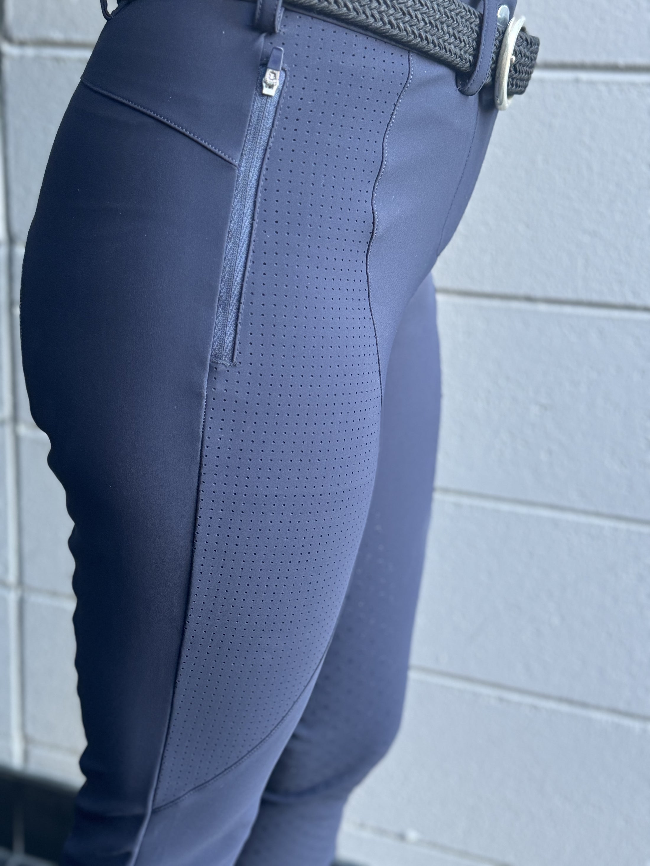 The Bel Air Flattering Fit Breeches / Navy