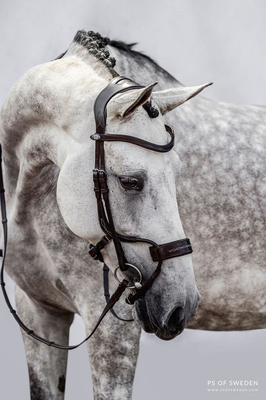 The noseband also features a whole new design. It does not put any pressure on the teeth from the outside which reduces possible bit-related issues. 