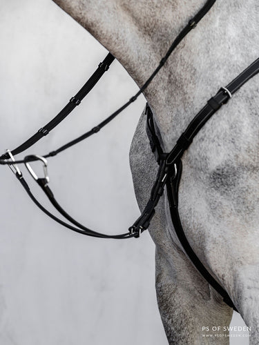 A classic martingale, extra padded along the withers for additional comfort. A convenient hook attaches to the girth and the martingale is adjustable on both sides of the neck.